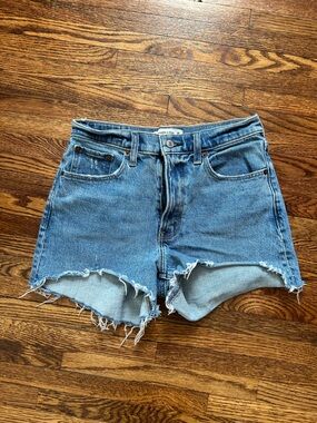 Abercrombie & Fitch - The 4” Mom Short High Rise